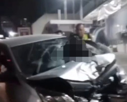 Ngebut lalu Nabrak, Kepala Pengendara RX King Menembus Kaca Mobil Sigra