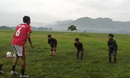 Usai Dipecat Persik Kediri, Evan Dimas Latih Anak-Anak Kecil