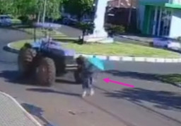 Traktor Milik Pemkot Lindas Pejalan Kaki