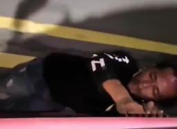 Pelaku Pungli Bergelantungan di Bus Minta Tolong karena Takut Jatuh