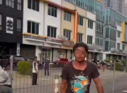 Pemotor Dianiaya Pria yang Diduga Preman di Thamrin City