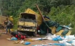 Truk Tangki Hantam Truk Colt Diesel dan 2 Pengendara Motor di Bangka Tengah