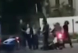 Ibu dan  Anak-Anaknya Kompak Keroyok dan Telanjangi Satu Wanita di Jakarta