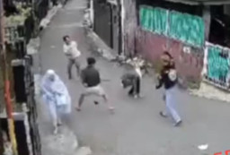 Aksi Duel Satu Lawan Satu Terekam CCTV, Seru