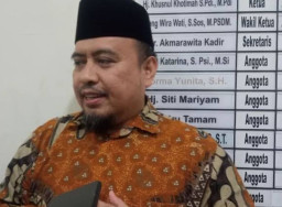 Keren! Anggota DPRD Surabaya Ini Bacakan Ayat Al Quran Saat Pembahasan Mihol