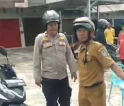 Viral, Oknum Polisi Tabrak Motor lalu Pengemudinya Ditendang hingga Berdarah