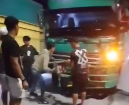 Di Jembatan Aurduri 1, Pengendara  Motor Tewas Dilindas Fuso