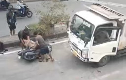 Pemotor Lawan Arus,  Tertabrak Truk di Underpass Tambun