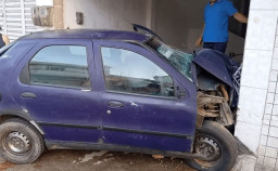 Ngebut dan Tak Terkendali, Mobil Ini Tabrak Pejalan Kaki