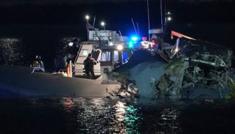 Pesawat Sipil Tabrakan dengan Helikopter Militer AS di Washington, 18 Orang Meninggal