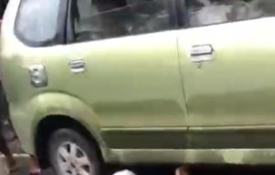 Ditabrak Mobil, Dua Pemotor Terkapar