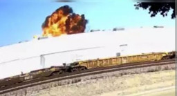 Pesawat Tabrak Gedung di California, 2 Tewas