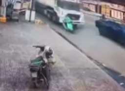 Truk Tangki Tabrak Sepeda Motor di Depannya, Pengemudi Tewas