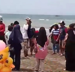 Berenang di Pantai Widuri, 6 Bocah Tenggelam, 1 Tewas Digulung Ombak