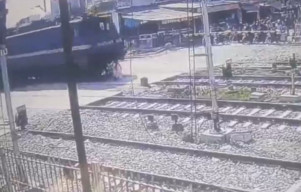 Terobos Perlintasan Kereta yang Ditutup, Pelajar Meninggal Ditabrak KA