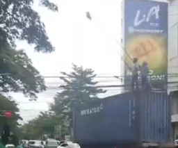 Coba Selamatkan Burung yang Tersangkut di Kabel, Warga Kota Makassar Tersengat Listrik