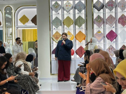 Hadir di Kediri, Mandjha Ivan Gunawan Luncurkan Koleksi 'Kingdom of Love'