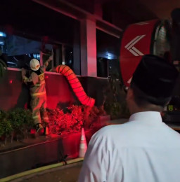 Kantor ATR/BPN Dilalap Api, Nusron: Air Berasal dari Ruang Humas