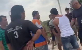 Dituduh Curi Sawit,  Sopir Dihakimi Pria Beruban