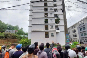 Pria Lompat dari Lantai 10, Nyaris Menindih Orang di Bawah
