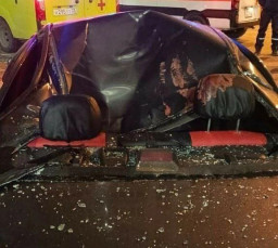 Lompat dari Lantai 18 lalu Mendarat di Atap Mobil