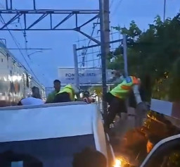 Mobil Angkut Tabung Gas 3 Kg Tertabrak Kereta, 1 Bocah Meninggal