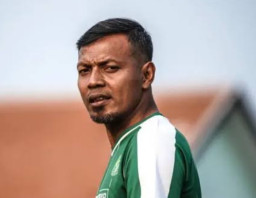 Diduga Serangan Jantung saat Main Bola, Legenda Persebaya dan Timnas, Bejo Sugiantoro Meninggal