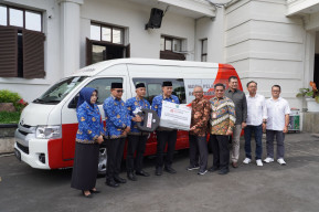 Bank Jatim Serahkan CSR ke Pemkot Malang dan Pemkab Tulungagung