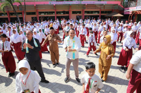 Pemkot Surabaya Imbau Sekolah Tambah Durasi  Berbahasa Inggris di Ruang Pendidikan