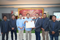 KPU Tetapkan Yuhronur Efendi dan Dirham Akbar Aksara, Pemenang Pilkada Lamongan 2024