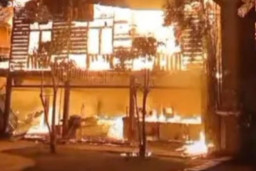 Tiga Orang Tewas Dalam Peristiwa Kebakaran Cafe dan Homestay di Babat Lamongan