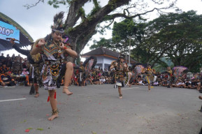 3.020 Pengunjung Padati Telaga Ngebel Ponorogo, Saksikan Antraksi Jaranan Nogo Pertolo