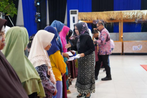 Rasa Simpati Seorang Pj Wali Kota beserta Isteri ke Anak Yatim dan Warga Prasejahtera 