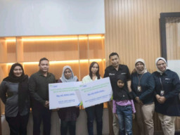 BPJS Ketenagakerjaan Serahkan Santunan Kematian Petugas Bawaslu Rp84 Juta