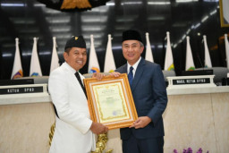 Rudy Susmanto - Ade Ruhandi Hadiri Sertijab Gubernur Jawa Barat di DPRD Provinsi Jabar