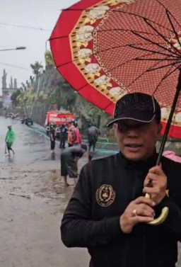 Khamim Tohari Sampaikan Malam ini Desa Tulungrejo Sudah Bebas Material Lumpur