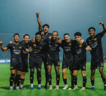 Dikalahkan Persebaya, Posisi Persib Bandung di Puncak Klasemen Terancam Dewa United