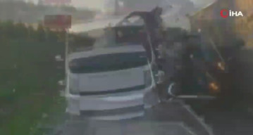 Pengemudi Mabuk, Mobil Tabrak Truk Derek yang Sedang Parkir