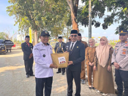 Bupati Kotabaru H. Muhammad Rusli Disambut Meriah saat Tiba di Bumi Saijaan