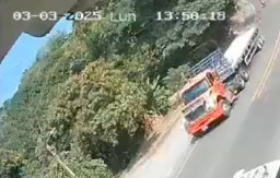 Pria Tak Dikenal Tewas Terjatuh saat Nebeng Truk