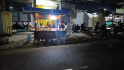 Pembatasan Berjualan, Paguyuban Angkringan Jombang Tuntut Solusi dan Janji Kampanye Bupati