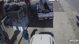 Mobil Memasuki Trotoar lalu Tabrak Pejalan Kaki