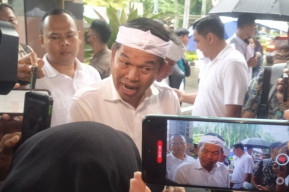 Gubernur Jabar Kritisi Anggaran Rp30 Miliar untuk Papan Tulis Interaktif di Depok