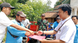 Desa Talaga Terima Bantuan Kendaraan Roda Tiga untuk Pengelolaan Sampah dari Kemensos