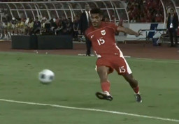 Umpan Trivela Ricky Kambuaya Berkelas, Dipuji Lebih Hebat dari Messi