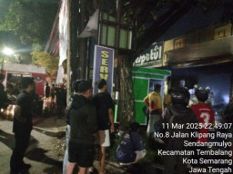 Toko Parfum di Pertokoan Klipang Raya Semarang, Dilalap Api