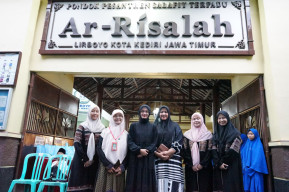 Mbak Vinanda dan Gus Qowwin Hadiri Nuzulul Quran, Tahlil dan Kirim Doa