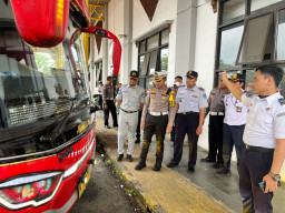 Pastikan Keamanan Mudik, Polres Metro Depok Periksa Bus dan Pengemudi