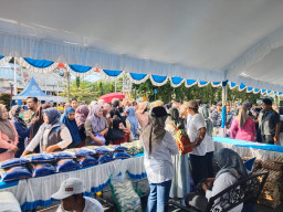 Pasar Murah di Siring Laut Diserbu Warga, Pemkab Kotabaru Sukses Kendalikan Harga Jelang Idul Fitri
