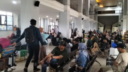 Bus AKAP Jadi Pilihan Favorit, Pemudik Padati Terminal Jatijajar Depok